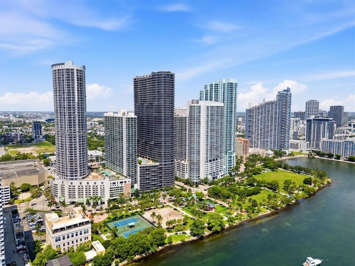 Property Photo:  1750 N Bayshore Dr 2202  FL 33132 