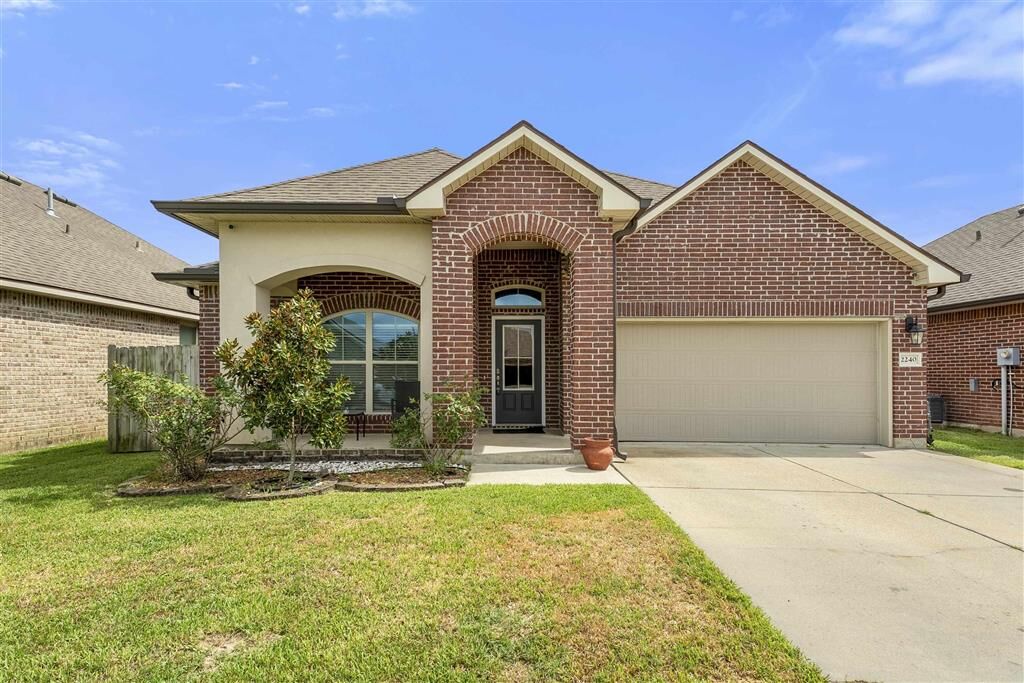 Property Photo: 2240 N Lake Michele Circle N LA 70607