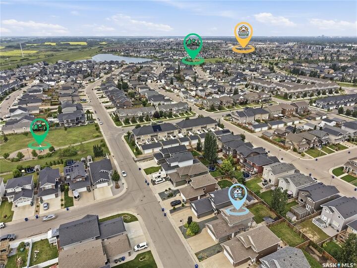Property Photo:  207 Kolynchuk Manor  SK S7T 0W4 