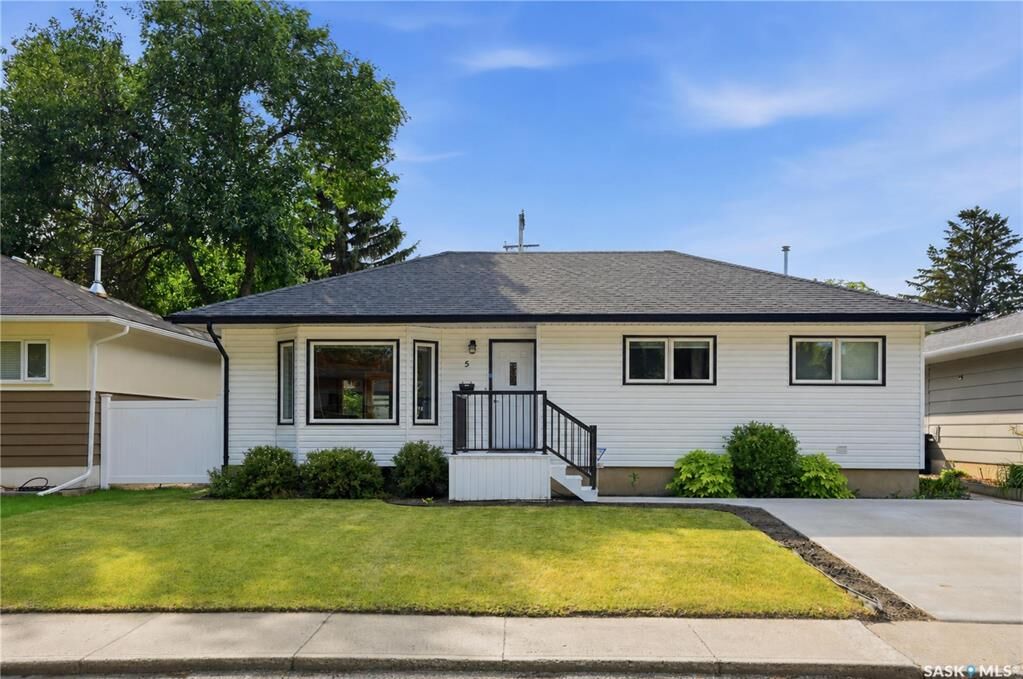 Property Photo:  5 Stewart Avenue  SK S7L 3S5 