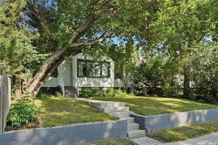 Property Photo: 2011 Lorne Avenue SK S7J 0R4