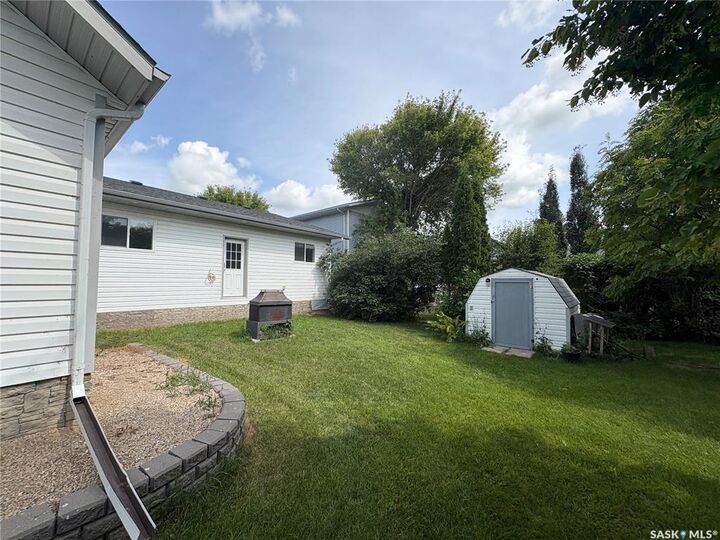 Property Photo: 511 Road Avenue E SK S0A 2A0