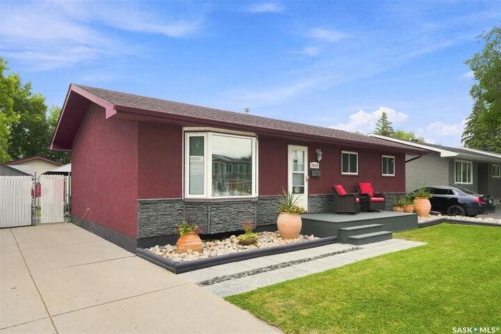 Property Photo: 2010 37th Street W SK S7L 4E3
