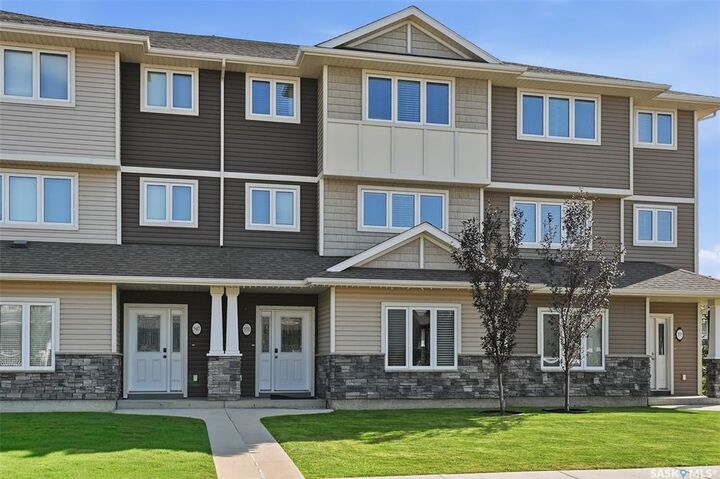 Property Photo:  351 Palliser Way  SK S7L 4Y6 