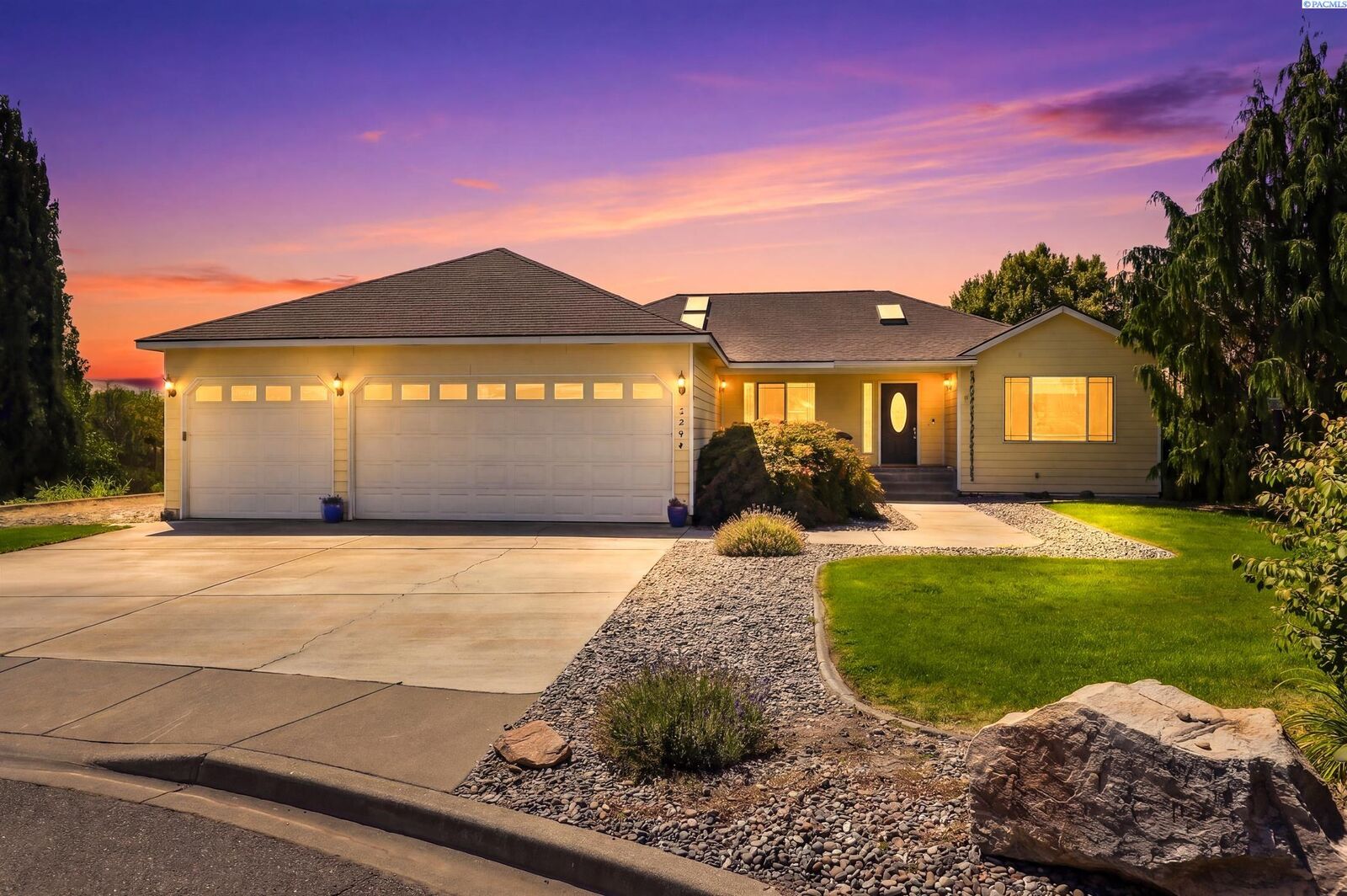 Property Photo:  3204 Northridge  WA 99353 