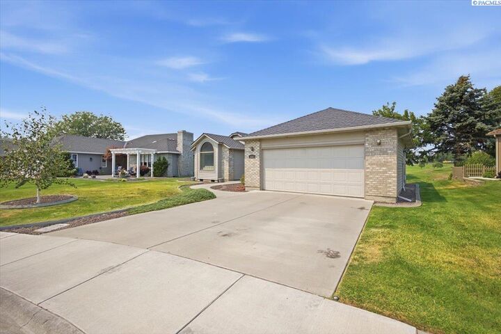 Property Photo:  3504 S Reed Court  WA 99337 