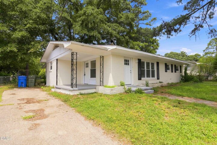 Property Photo: 605 Sunnyside Lane W NC 27893