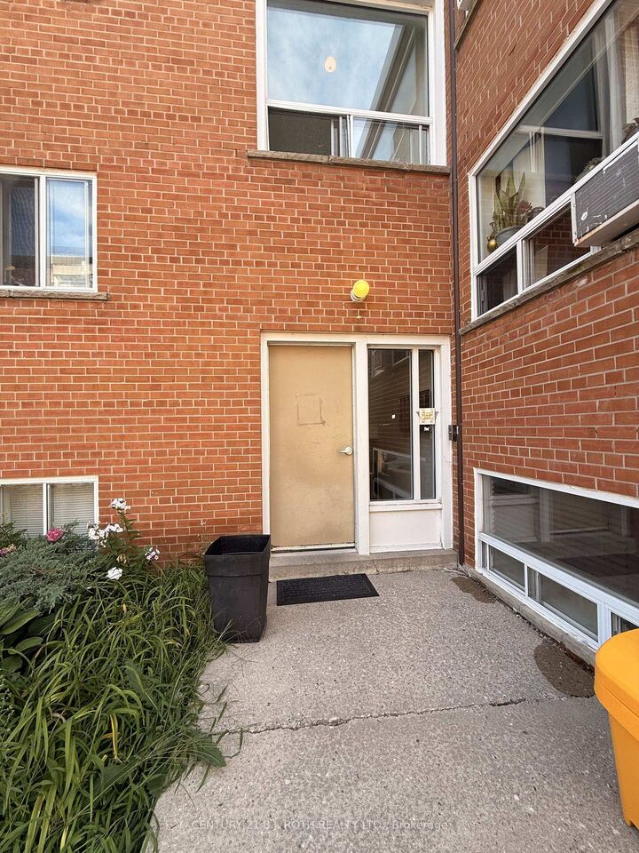 Property Photo:  13 Queen Street 1  ON L4M 1Y9 