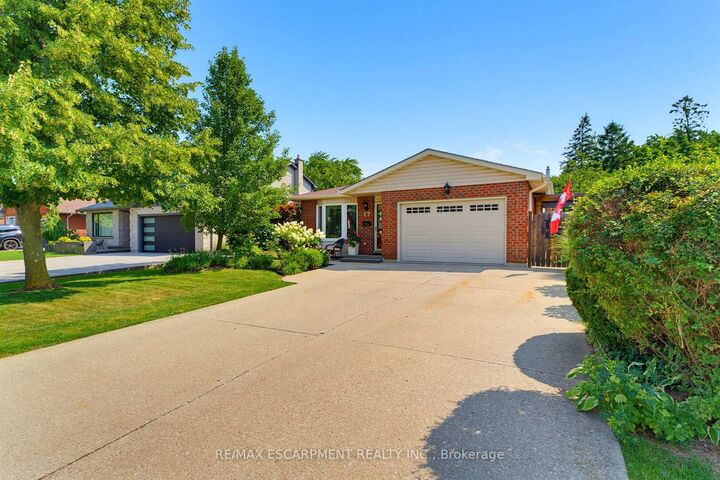 Property Photo: 17 Buchanan Drive ON N3W 1H1