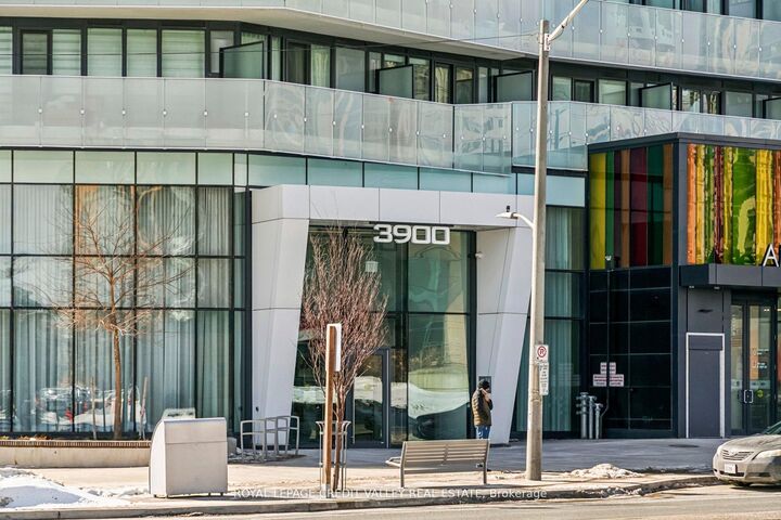 Property Photo: 3900 Confederation Parkway 1413 ON L5B 0M3