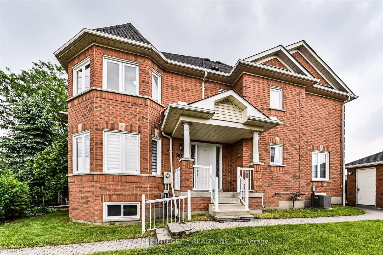 Property Photo: 9096 Dufferin Street N ON L4K 5M3