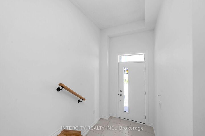 Property Photo: 91 Divadale Road ON L4H 5J3