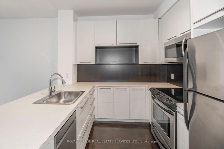 Property Photo: 25 Carlton Street 603 ON M5B 1L4