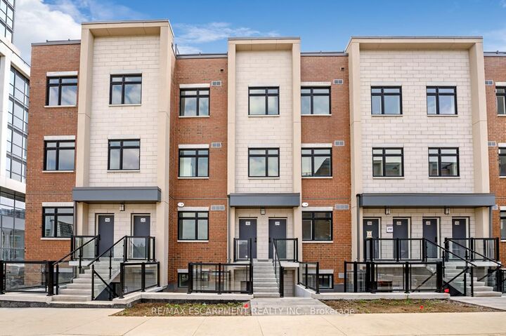 Property Photo: 1075 Douglas McCurdy Common 251 ON L5G 0C6