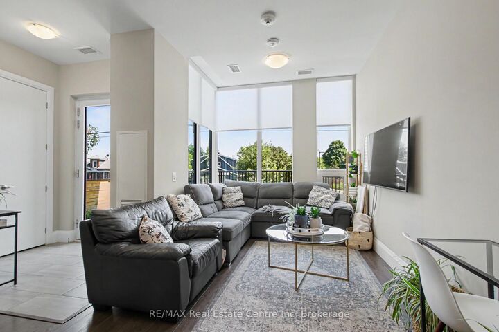 Property Photo: 73 Arthur Street S 102 ON N1E 0S6