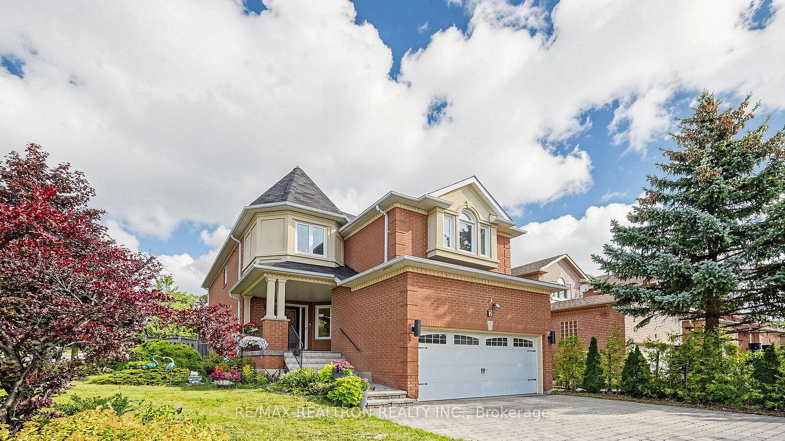Property Photo: 2 Rocksprings Avenue ON L4S 1R1