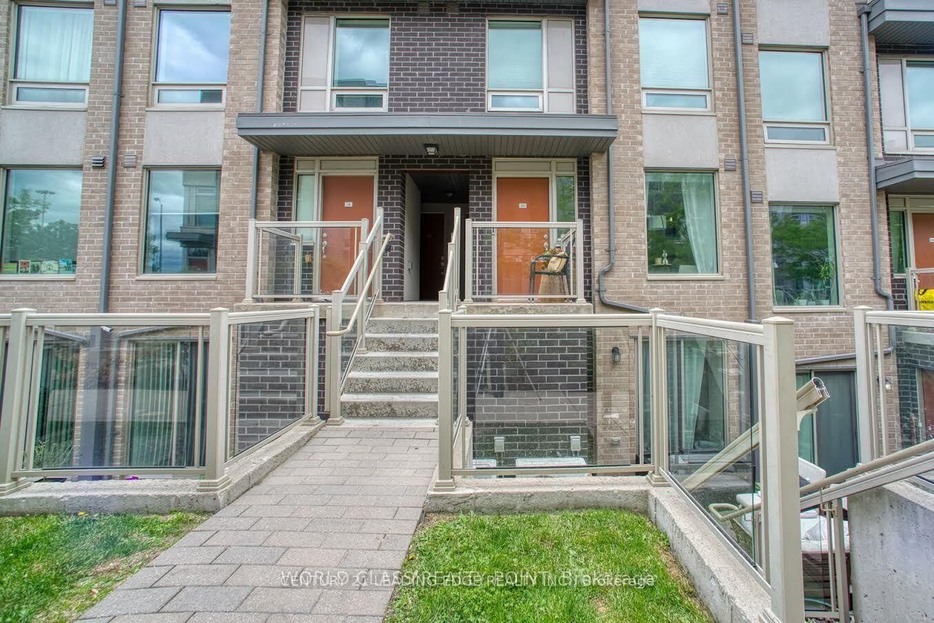 Property Photo:  7 Applewood Lane E 221  ON M9C 0C1 