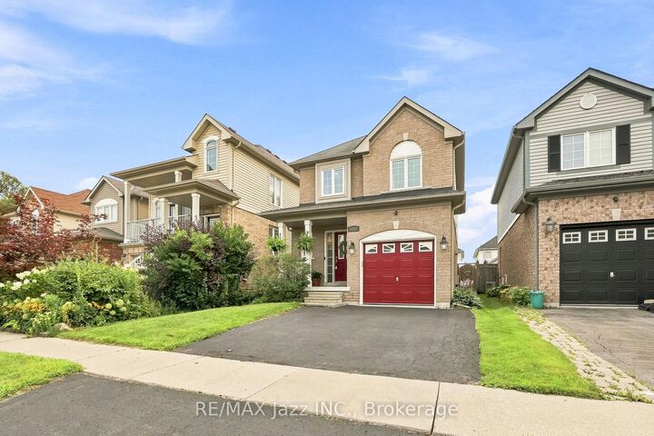 Property Photo: 1333 Wadebridge Crescent ON L1K 3B2
