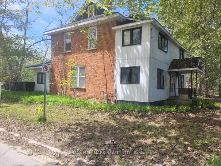 26 Lakeshore Road W — photo 1