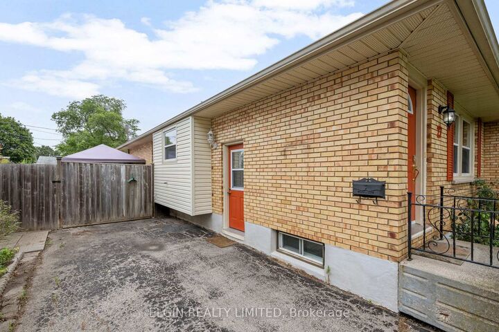 Property Photo:  27 Vanier Place  ON N5R 5L2 