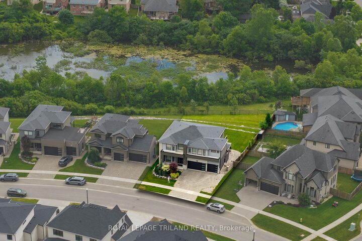 Property Photo: 1010 Longworth Road ON N6K 0C9
