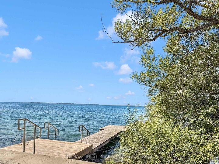 Property Photo:  9 Point Crescent  ON K7M 3P2 