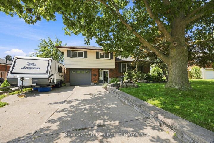 Property Photo: 269 Ferncrest Road ON N4S 7S6