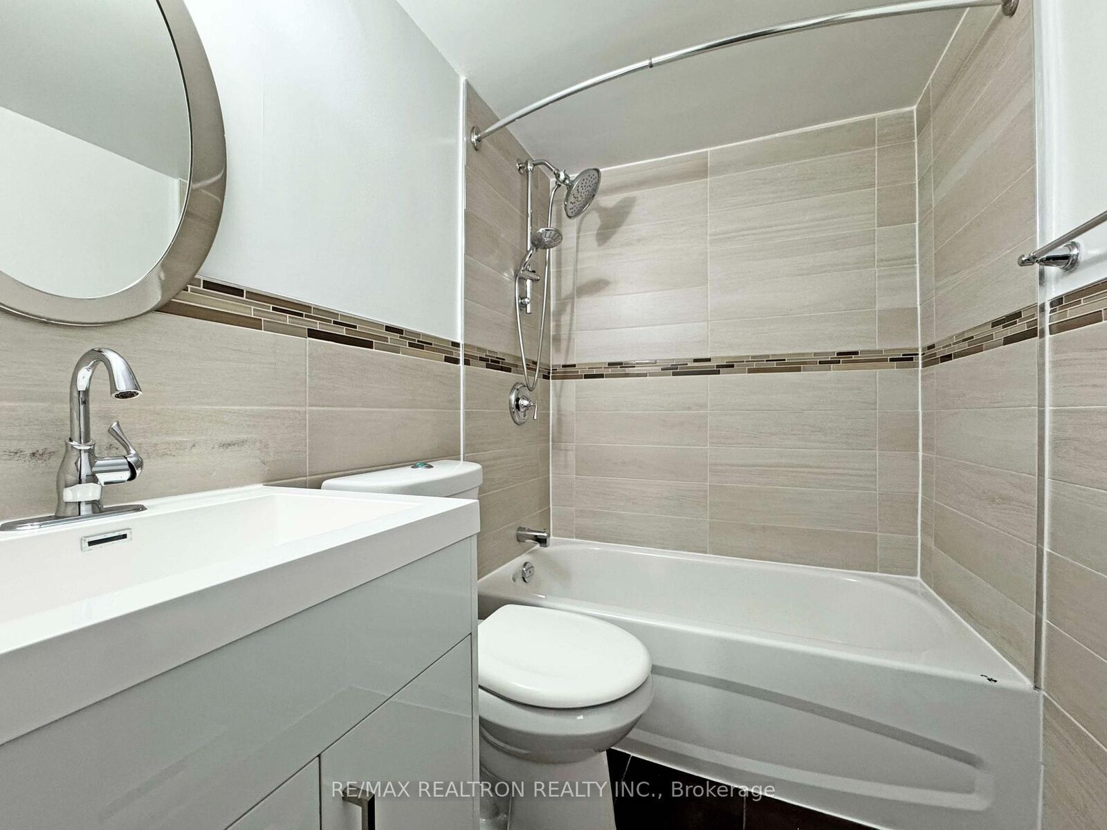 Property Photo: 55 Isabella Street 701 ON M4Y 1M8