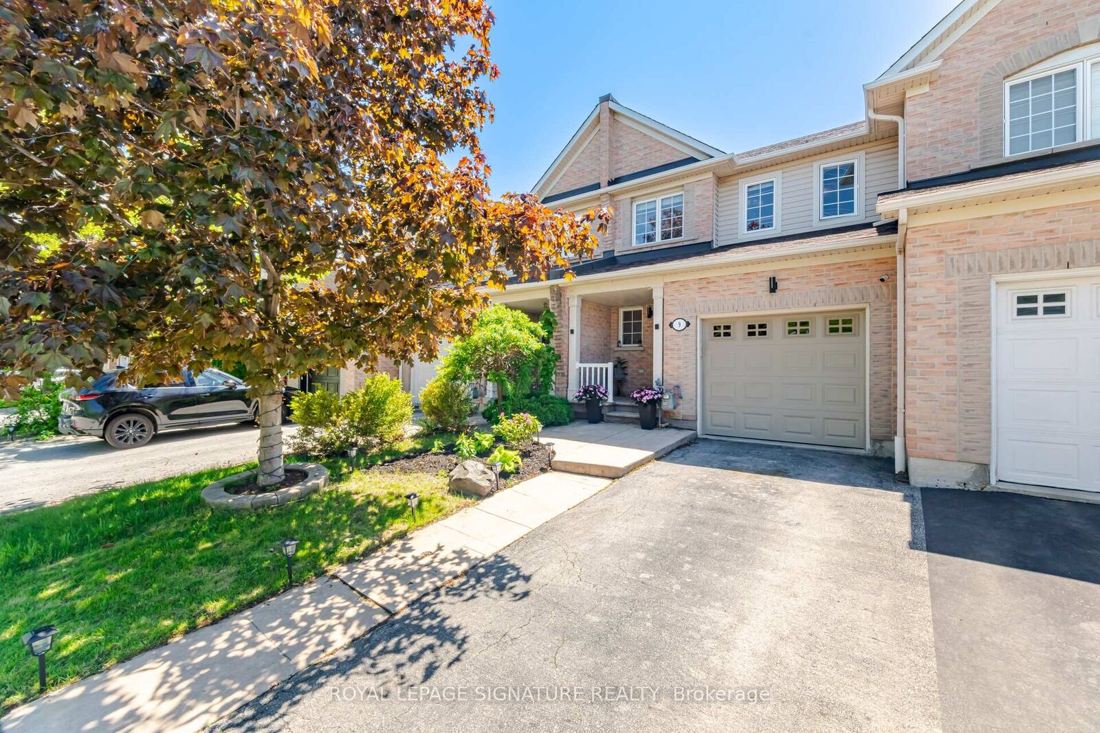 Property Photo: 2511 Boros Road 9 ON L7M 5B2