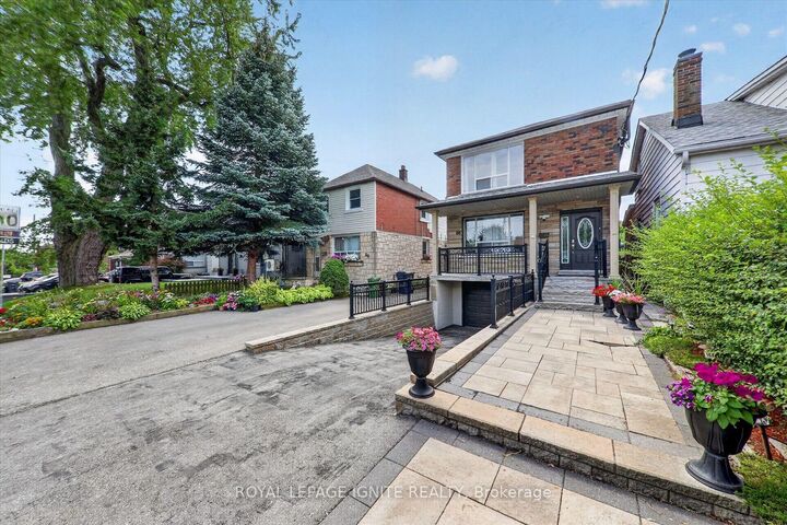 Property Photo:  88 South Edgely Avenue Upper  ON M1N 3L1 