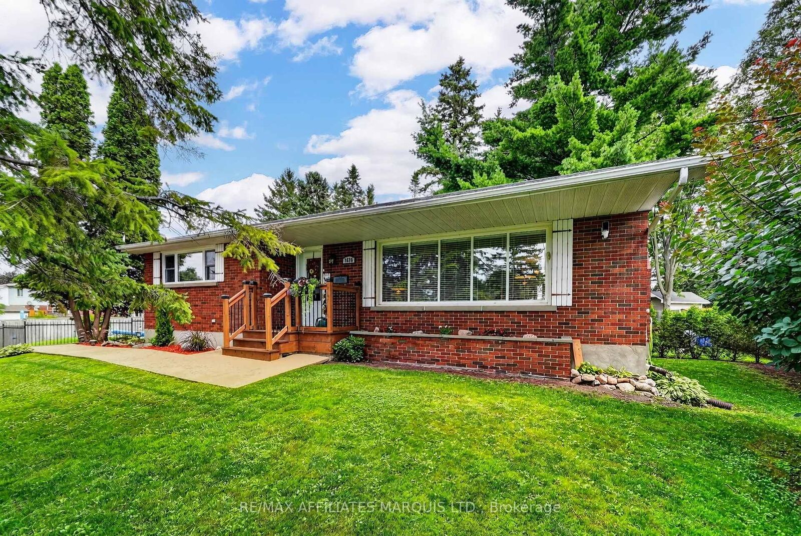 Property Photo: 1635 Brookdale Avenue ON K6J 4R2