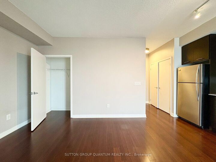 Property Photo:  360 Square One Drive 2501  ON L5B 0G7 