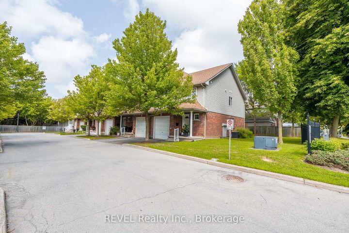 Property Photo: 11 - 6263 Valley Way ON L2E 0A1