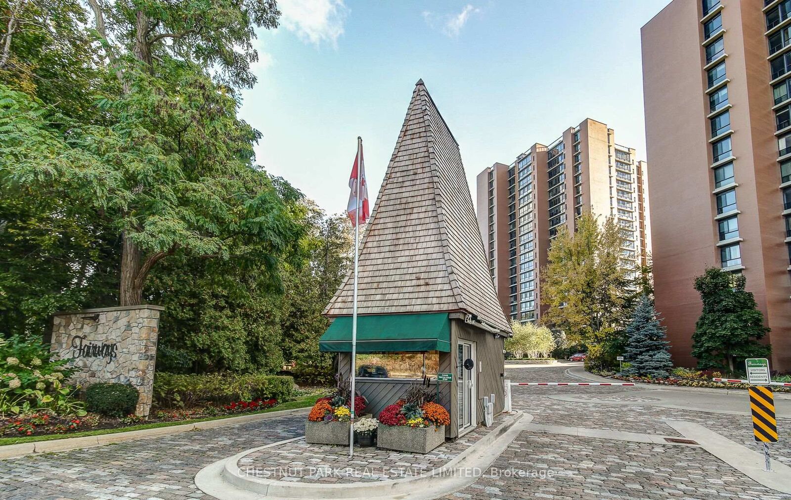 Property Photo: 1400 Dixie Road 812 ON L5E 3E1