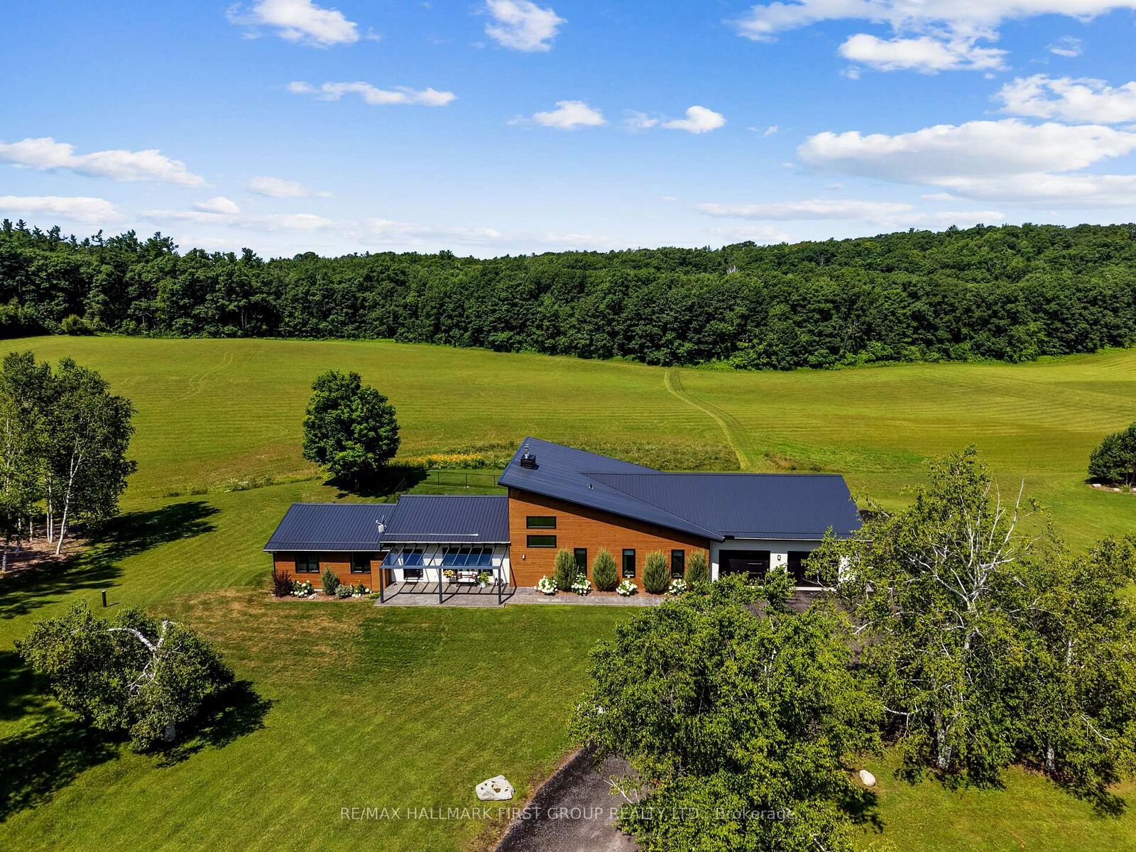 Property Photo: 4566 Harwood Road ON K0K 1C0