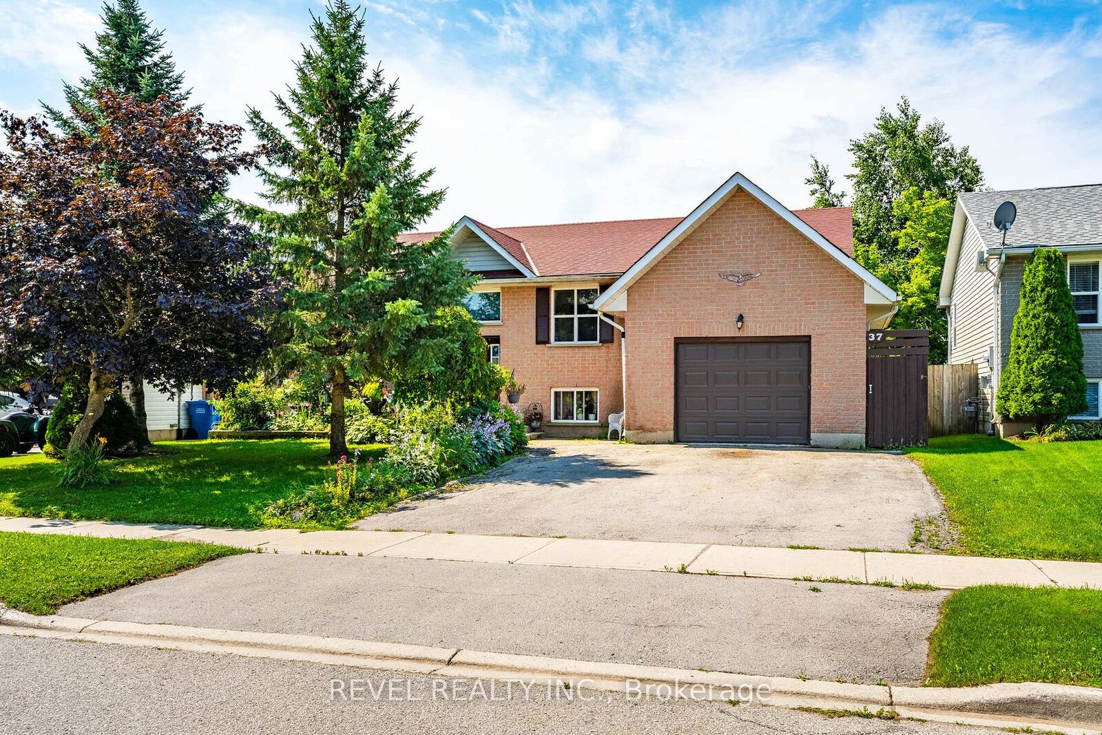 Property Photo:  37 Wilson Crescent  ON N0C 1B0 