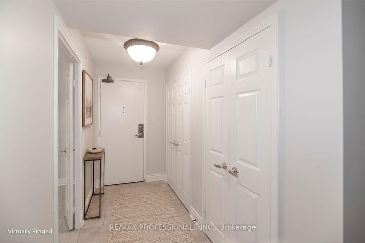Property Photo:  95 La Rose Avenue 105  ON M9P 3T2 