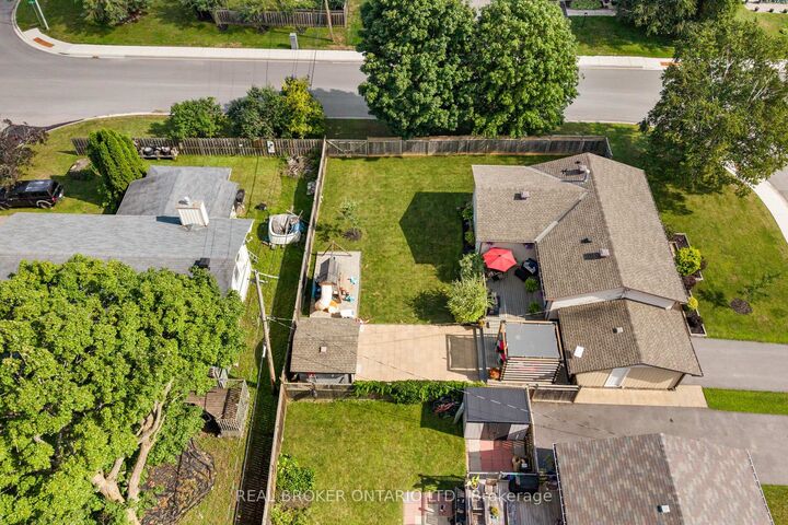 Property Photo:  243 Grant Street  ON K7C 2S2 