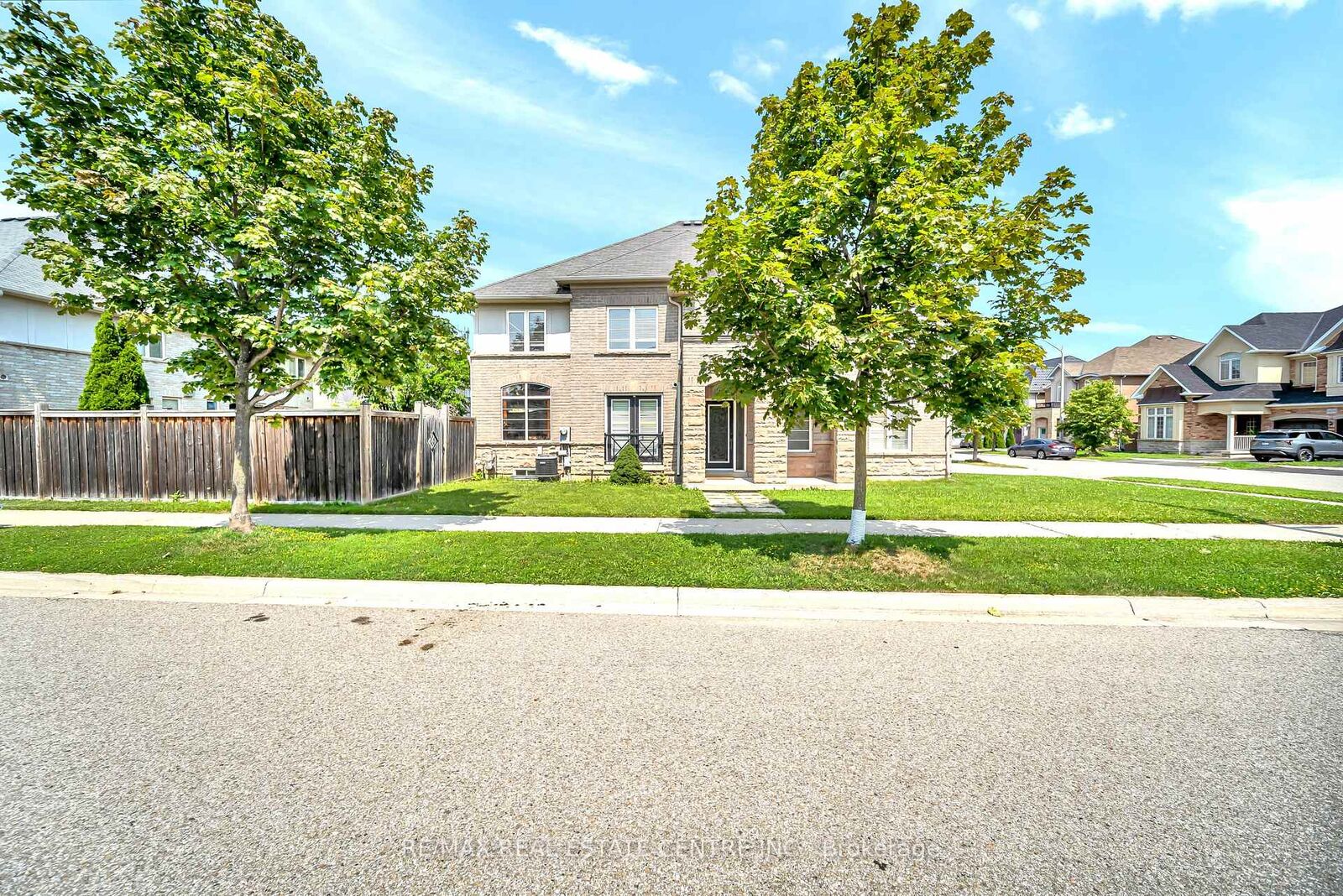 Property Photo:  4215 Cole Crescent  ON L7M 0M6 
