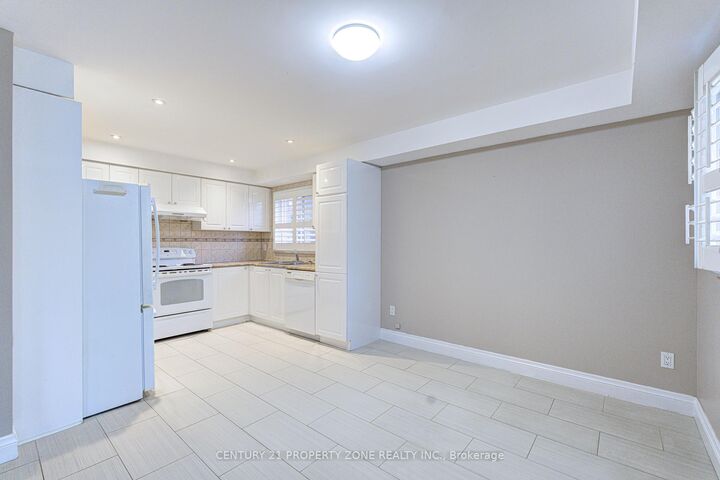 Property Photo: 4 Compton Court ON L7E 1L4
