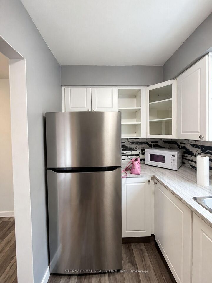 Property Photo:  470 Second Street 8  ON N5V 3X2 