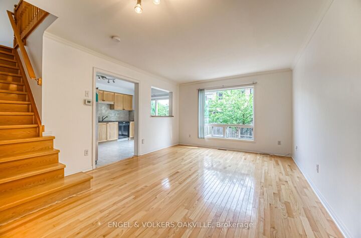 Property Photo: 1121 Barclay Circle ON L9T 5W4
