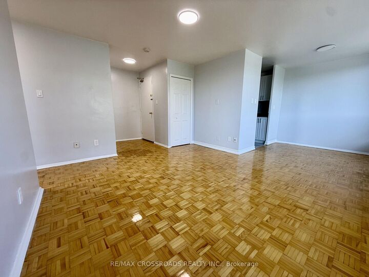 Property Photo:  363 Lakeshore Road E 410  ON L5G 1H7 