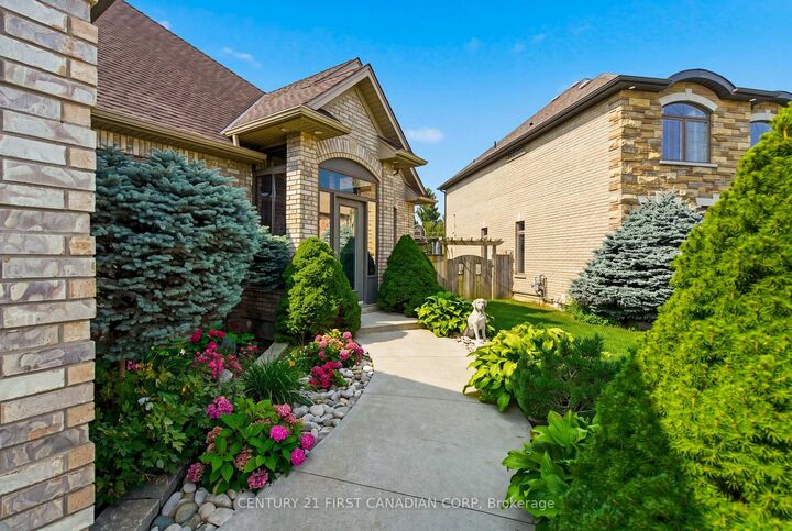 Property Photo: 2285 Lilac Avenue ON N6K 5E1