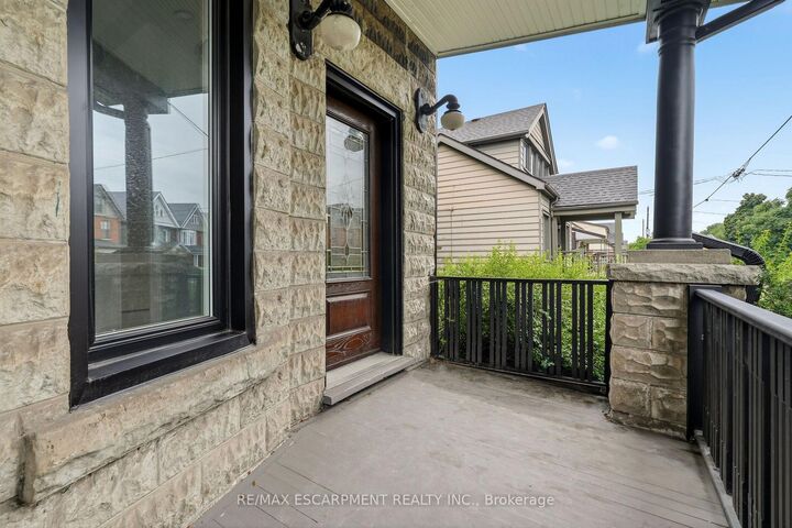 Property Photo:  359 Herkimer Street Upper  ON L8P 2J2 