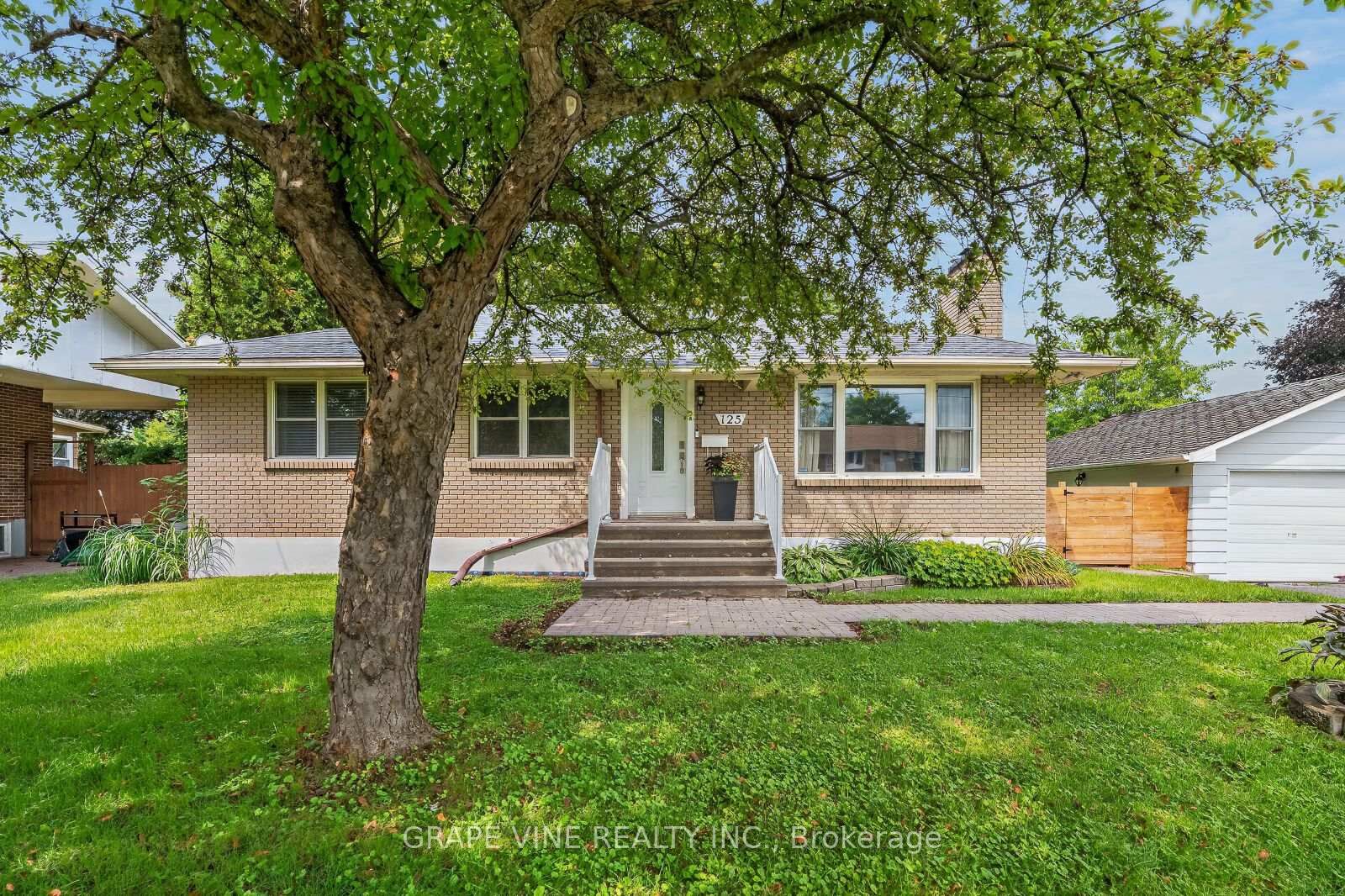Property Photo:  125 Norice Street  ON K2G 2Y2 