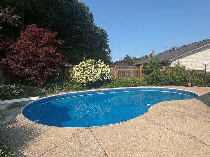 Property Photo:  4 Sunhaven Court  ON L8G 4G7 