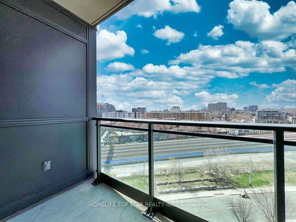 Property Photo: 1171 Queen Street W 913 ON M6J 1J6