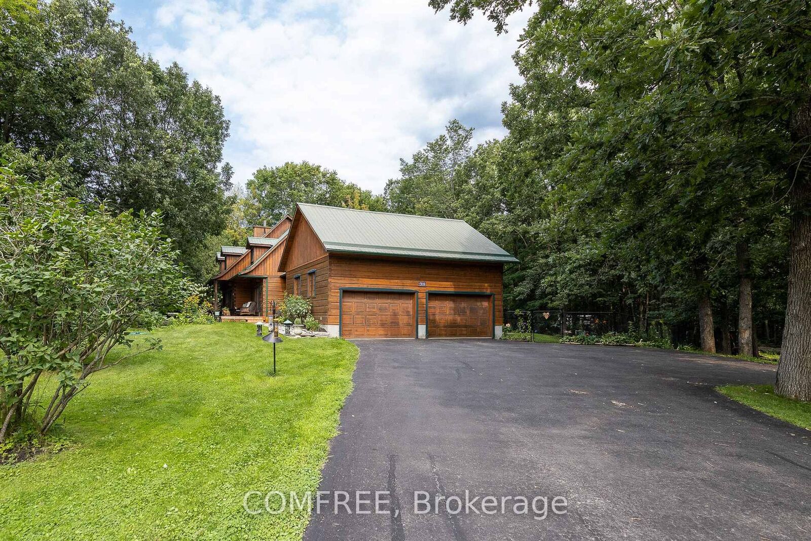 Property Photo: 7925 Resolute Way ON K0A 2P0