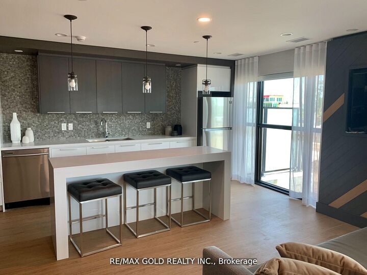 Property Photo: 128 Grovewood Common 607 ON L6H 0X3